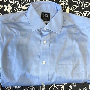 (34)NWOT Mens long sleeve dress shirt by Jos A Bank. Size 15 1/2–34.